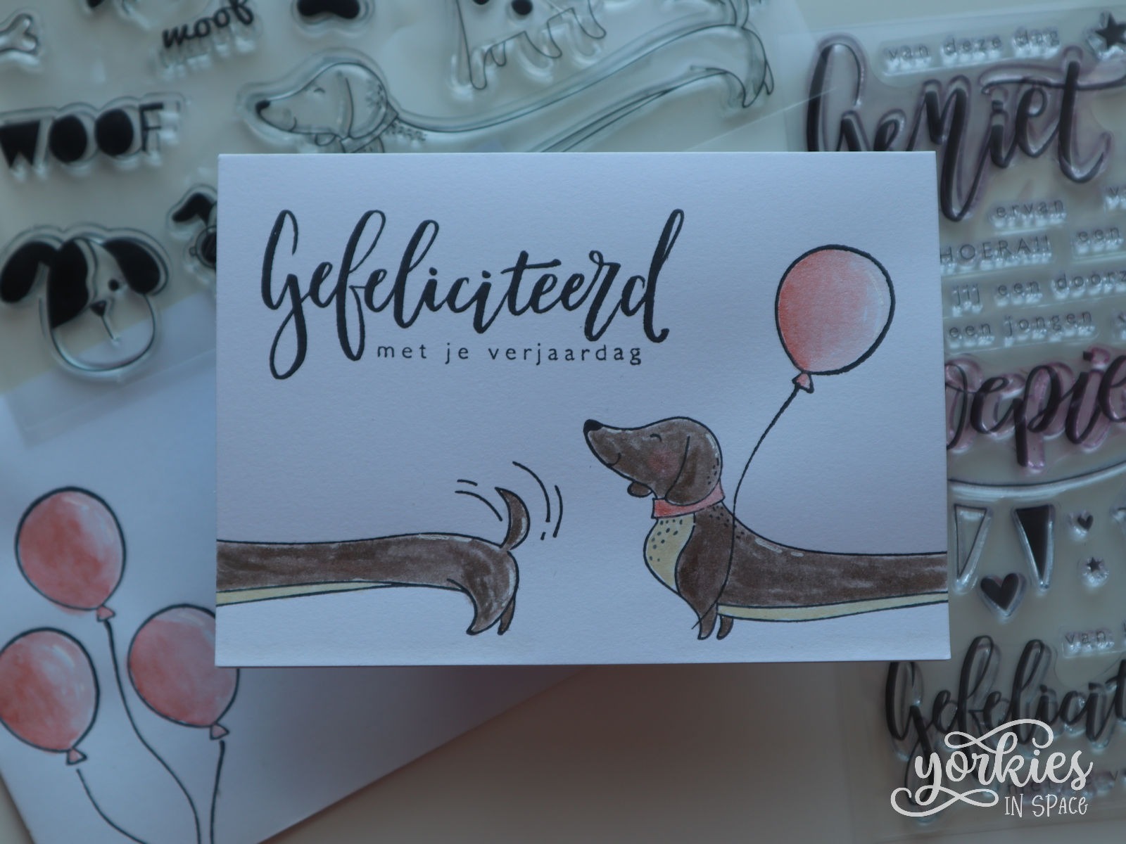 Teckel met ballon verjaardagskaartje