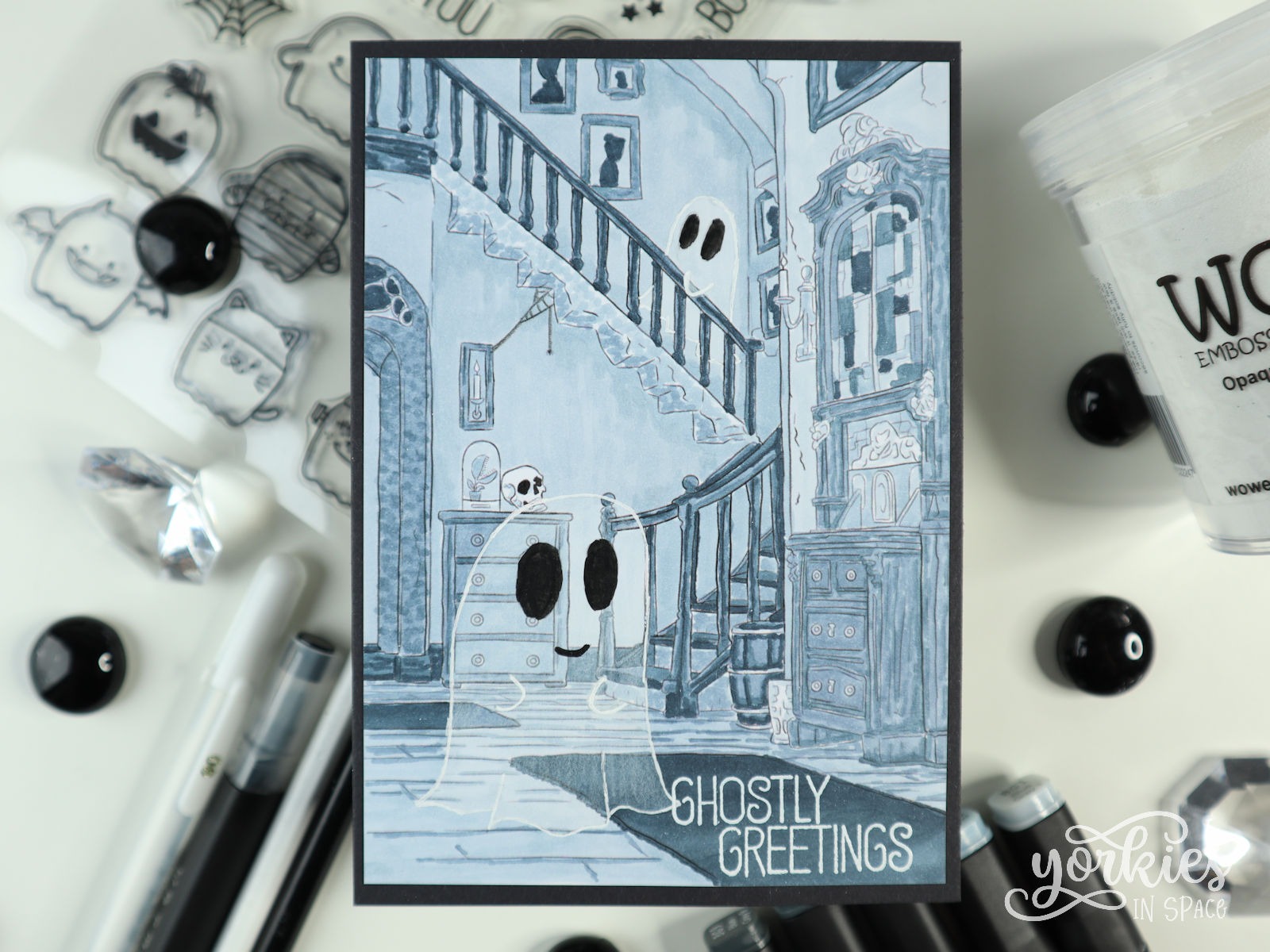 Maak een spooky kaartje met enkel een achtergrondstempel! – Haunted Hallway digistamp